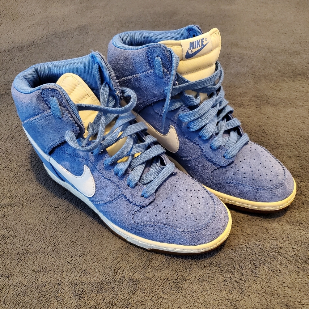 Women Nike Wedge Sneakers Size 9